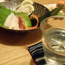 十四代（18ドル）と相性抜群イカ刺し（7.8ドル）