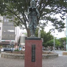 掛川駅の二宮金次郎像