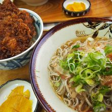 駅前で食べた福井名物