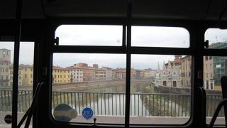 バスに乗ってピサのドゥオモ広場へ