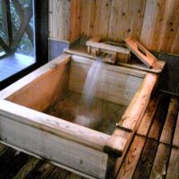 お風呂は自分でお湯をはります。