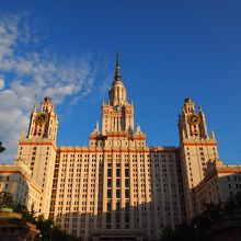 側面と正面は似ている。側面も十分デカイ。