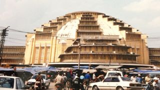 フランスが建てたマーケット