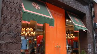 豪華な扉の先には