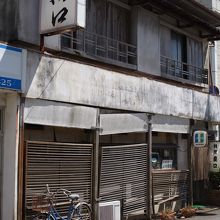 開店してるようには見えませんが・・・