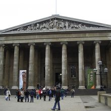 立派な正面玄関