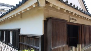 山内家ゆかりの品や歴史資料などを展示、公開しています