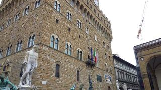 シニョーリア広場にある彫刻の見事な噴水