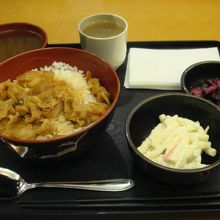 夕食無料。