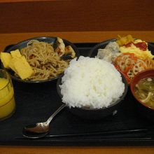 朝ごはんも無料。