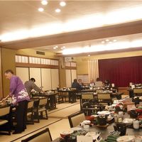 朝食会場です。従業員の方がてきぱきと動き回っていました。