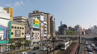 荷物持っての歩道橋は大変。