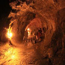 トンネル内は意外と広々しています