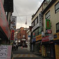 明洞駅から宿に向かう途中で、ソウルタワーが見えますｗ