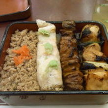 そぼろ重＠1,000に串2本追加で1,600円