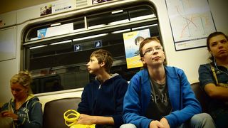 モスクワのより(心理的に)使いやすい。英語表記はありがたい。