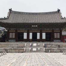 1616年に再建された建物が現存しています