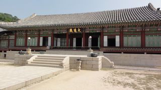 現在は昌徳宮にある‘王と王妃の寝所’