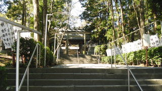 鳥居前に野菜市が