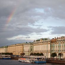 エルミタージュ美術館も歴史地区の風景をなしています。