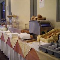 写りが悪いですが朝食はこのような感じ。