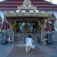カオサンロードから徒歩1分のお寺