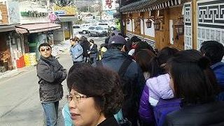 並んでもこの参鶏湯は食べる価値有りです。それに以外と店の回転早っ