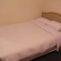 部屋は日本のビジネスホテル