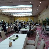 朝食は「可もなく不可もなく」...