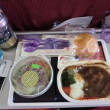 食事です、普通に美味しい。