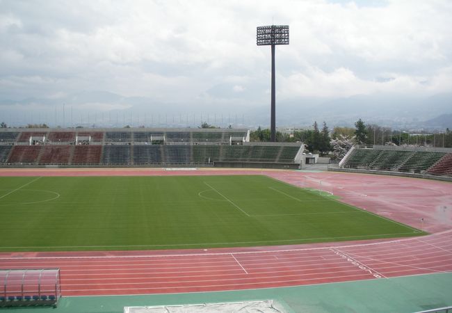 山梨中銀スタジアム (小瀬スポーツ公園陸上競技場)