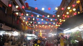 屋台がたくさんある