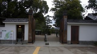 岡山城に隣接する庭園