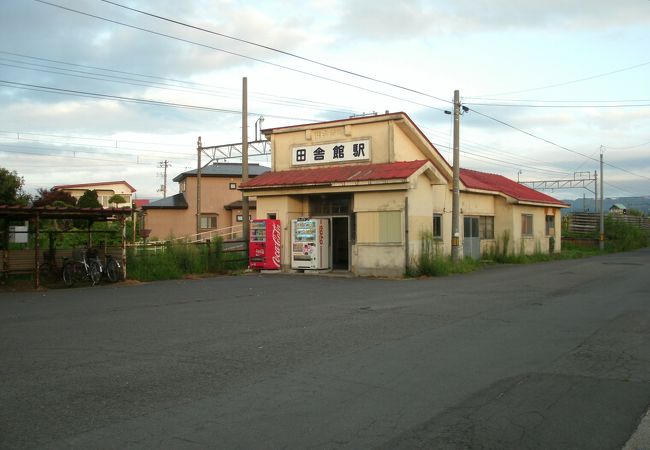 どっしりした駅舎