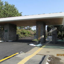 民俗自然史博物館入り口、ＫＡＬホテルの近くです。