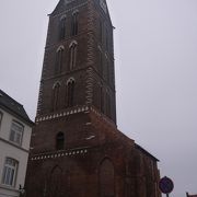 塔のみが残る教会