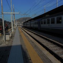 のどかな駅のホーム