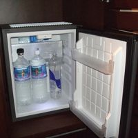 small fridge かなり小さい冷蔵庫　