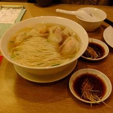 蝦肉餛飩(ワンタン)麺
