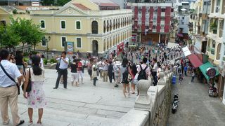 聖ポール天主堂跡の前