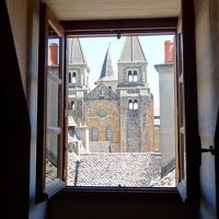 窓から教会を眺望できるのは各階に1室（と思われます）