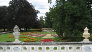 緑が多く綺麗な庭園