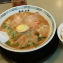 桂花ラーメンと小ライスで800円