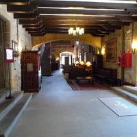 フロントのある回廊、ここまでは誰でも入ることができます