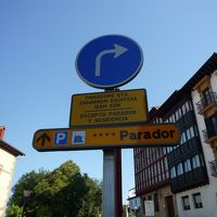 パラドールへ導く標識も充実