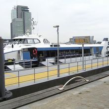 2.WaterbusのRotterdam桟橋です