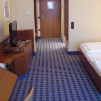 特大スーツケース２つ広げても脚の踏み場がありそう