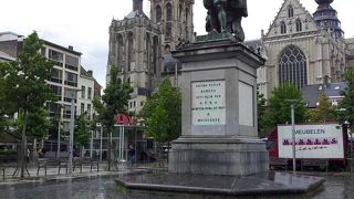 雨上がりのフルン広場