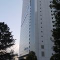 新宿サザンテラスにそびえ立つタワーホテル
