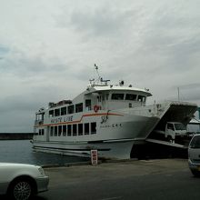 佐良浜港の高速船（スーパーライナーはやて）。